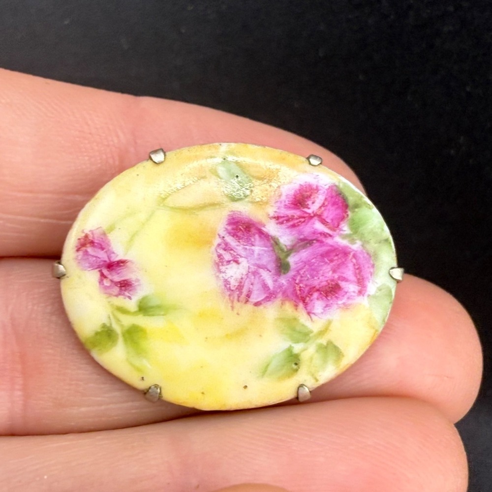Vintage Victorian Porcelain Brooch Hand Painted Flowers Pink‎